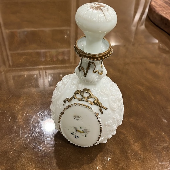 Antique 1890 to 1905 era Victorian milk glass, embossed painted decanter - Picture 3 of 13